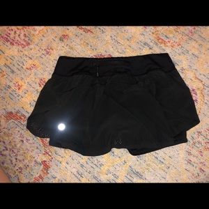 lulu🍋 skirt! size 2!! gently used!!